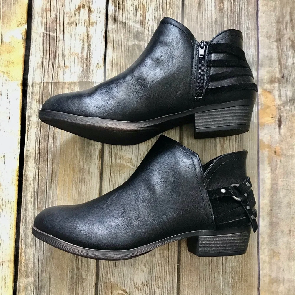 BARGAIN 2/$15 Black Boots Sz 11 - Picture 2 of 15